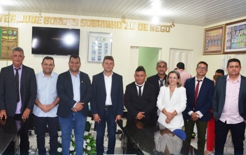 Sessão extraordinária que contou com a presença do prefeito, vice e ex-presidente da APPM, Câmara aprova PL que cria a Secretaria Municipal de Serviços Públicos